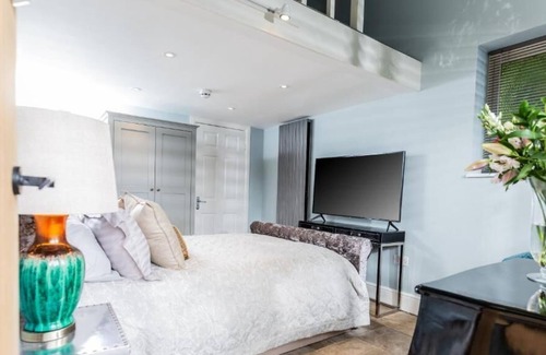 Painswick House | Delightful 3 bedroom stable conversion with private patio