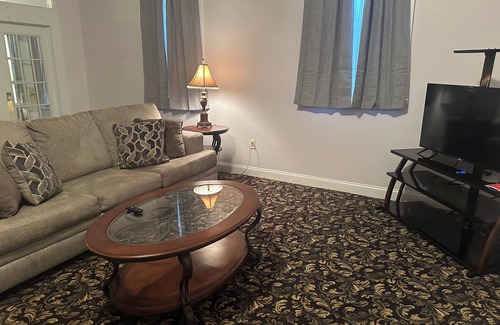 Leesville Apartment | Delightful 3-bedroom apartment with AC in Leesville