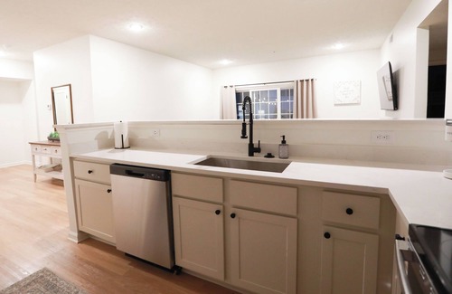 Starkville Condo | Delightful 3-bedroom condo within walking distance to Campus!