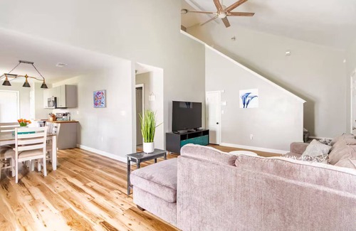 Wright House | Delightful 3-bedroom townhome in Emerald Coast ivo beaches, shops, and dining!
