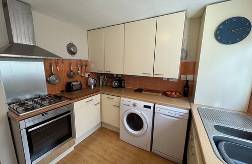 Tollington Apartment | Delightful 3BD Family Home w Garden, Finsbury Park