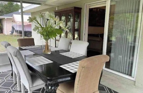 Sebring House | Delightful 3Br Home near Red Beach Lake