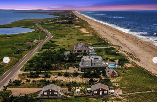 East Quogue House | Delightful 8-bedroom house with bedroom AC Directly on the Beach