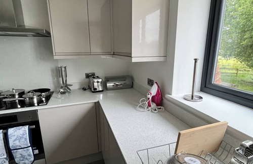 Oxted House | Delightful and uniquely converted barn in Lingfield - pet friendly