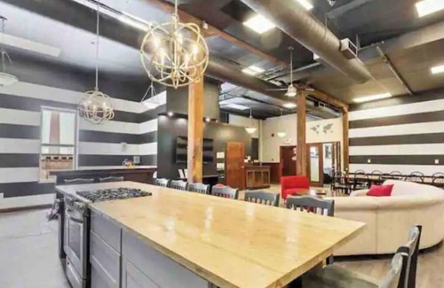 Downtown St. Louis House | Delightful and unique river front apartment