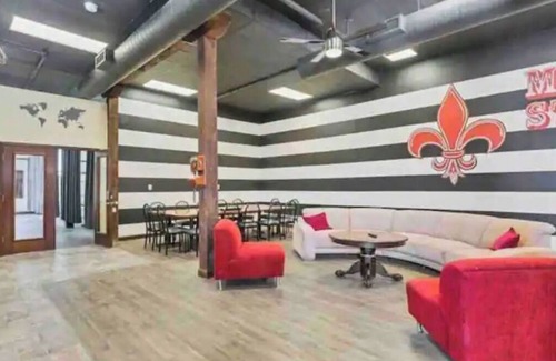 Downtown St. Louis House | Delightful and unique river front apartment