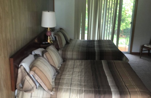 East Durham Hotel | Delightful Apartment in the Mountains East Durham with AC, Dogs Friendly 2 max