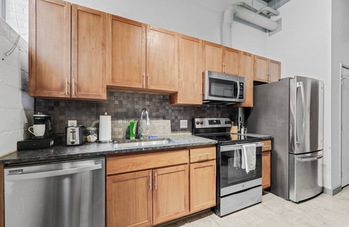 Downtown Cleveland Apartment | Delightful apartment with AC in charming Cleveland