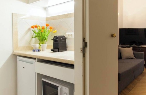 Quartier de l'Ecole-Militaire Apartment | Delightful Apartment With Balcony Close to Eiffel