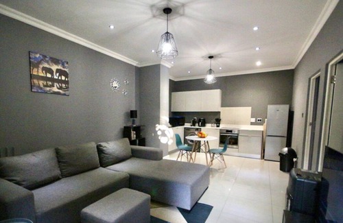 Mowbray Apartment | Delightful apartment with uncapped fibre WiFi in Cape Townn