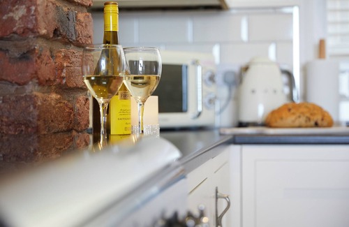 Muston Apartment | Delightful beachfront apartment, 2 bedroom, sleeps 4 - parking & stunning views.