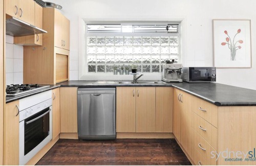 Bronte House | Delightful Bronte Beach Semi - 5 min walk to beach