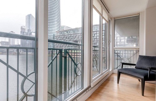Isle of Dogs Apartment | Delightful Canary Wharf 1BR w/Parking, nr Offices & Bars, by Blueground