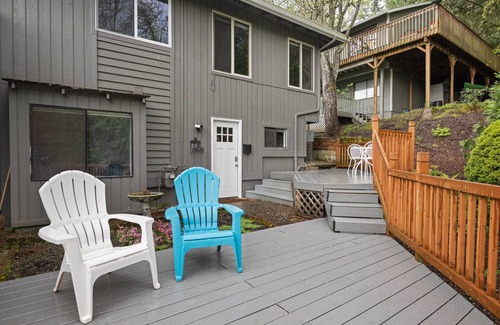 Garden Home-Whitford Condo | Delightful Central & Quiet SW Portland Location, Outdoor Patio w/View, 7 Miles to Downtown Portland