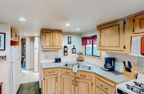 Brookings Hotel | Delightful coastal escape with private hot tub, generous patio, & nature views