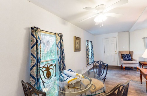 Port St. Joe Cottage | Delightful coastal escape with fast WiFi, full kitchen & beach nearby - dogs OK