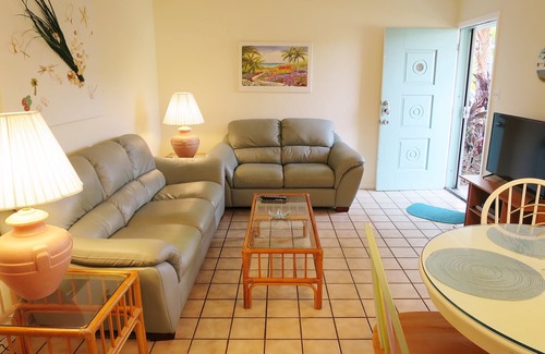 Holmes Beach Villa | Delightful, comfortable villa just steps from the beach!