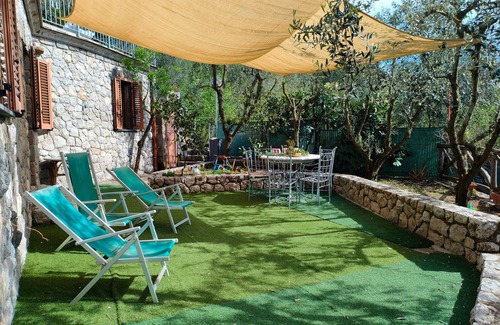 Schiazzano Cottage | Delightful cottage surrounded by greenery, within walking distance of the village. Country Style.