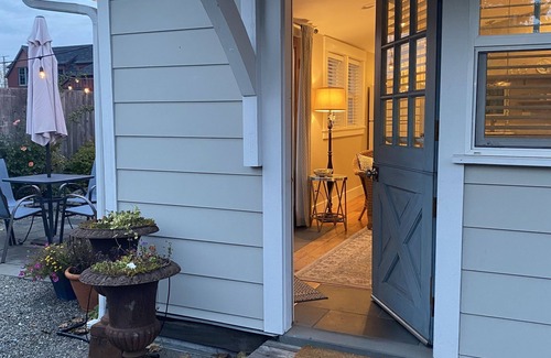 Poulsbo Cottage | Delightful cottage in the heart of Poulsbo, near Bainbridge Island & Silverdale