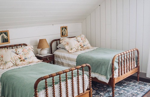 Alder Cottage | Delightful Cottage near Virginia City - Inspired Get-Away with Artist Studio