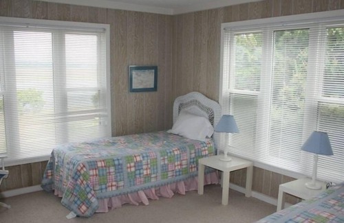 Wilmington House | Delightful Cottage on Figure 8 Island--with dock on sound, boardwalk to ocean