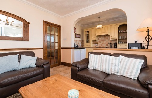 St. Martin House | Delightful cottage only a mile from the sea