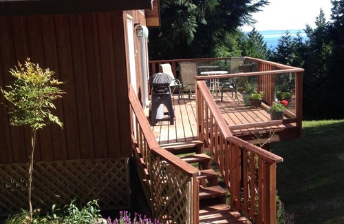 Pender Island Cottage | Delightful Country Cottage with Ocean Outlook
