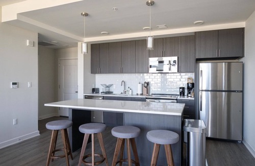 McLean Apartment | Delightful Fairfax 1BR w/Pool, W/D & Gym, nr Theater, by Blueground