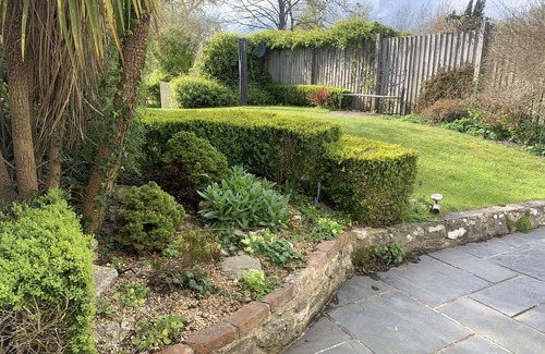 West Knighton House | Delightful mid-row thatched cottage in beautiful sleepy Dorset village.
