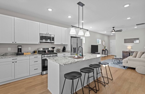 Indianapolis Apartment | Delightful modern duplex apartment well located in welcoming South Broad Ripple