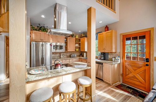 Purgatory House | Delightful mountain retreat, NEW private hot tub, fireplace, deck, & great views