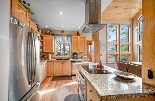 Purgatory House | Delightful mountain retreat, NEW private hot tub, fireplace, deck, & great views