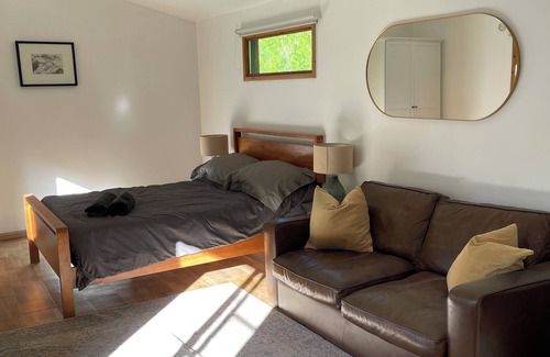 South Brent Cabin | Delightful Self Contained Garden Cabin Near Totnes/Dartington. 1 Bed Sleeps 2