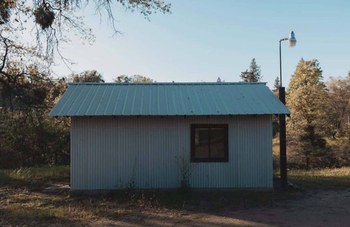 Dunlap Apartment | Delightful stand-alone hut with communal bathhouse