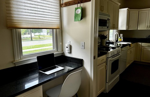 Stockbridge House | Delightful Stockbridge House, Walk to Town!
