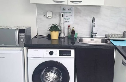 Northolt Mandeville Apartment | Delightful studio apartment close to Heathrow