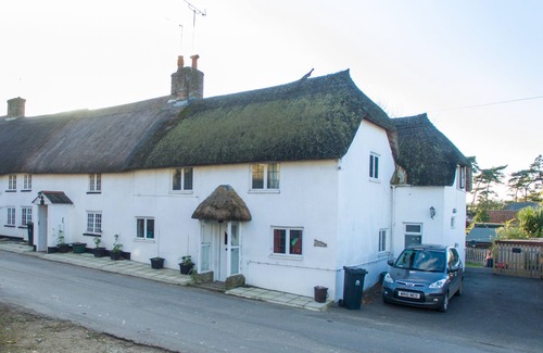 West Knighton Cottage | Delightful thatched cottage in beautiful sleepy Dorset village and countryside