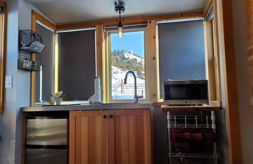 Red Bluff Estates Cabin | Delightful Tiny Home at Tiny Timbers Resort!