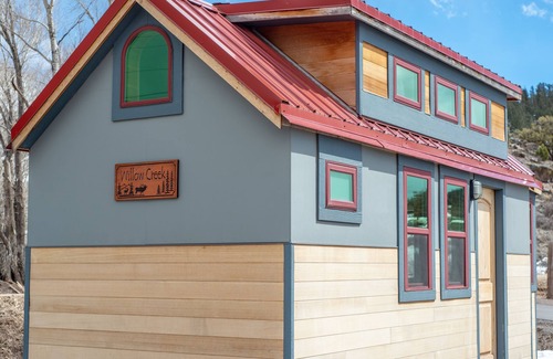 Red Bluff Estates Cabin | Delightful Tiny Home at Tiny Timbers Resort!