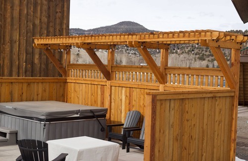 Red Bluff Estates Cabin | Delightful Tiny Home at Tiny Timbers Resort!