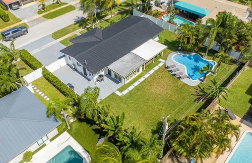 Deerfield Beach House | Delilas Chic 3 Bedroom 2 bath Abode with Heated Pool