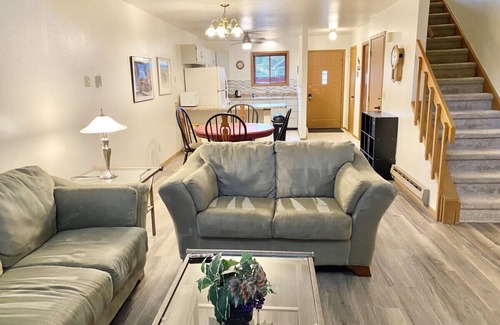 Lake Delton Condo | Dells Getaway At Tamarack & Mirror Lake Resort with Boat Slip