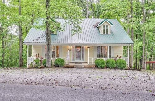 Cadiz House | 'Delma's Haven' in Cadiz w/Deck & Lake Access!