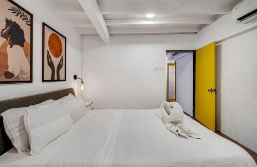 Kurla Apartment | Delphi 2BHK - Calm Comfort Minutes from BKC