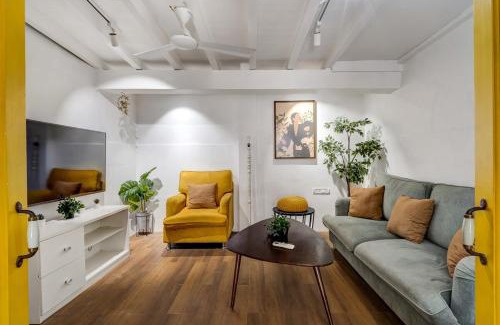 Kurla Apartment | Delphi 2BHK - Calm Comfort Minutes from BKC