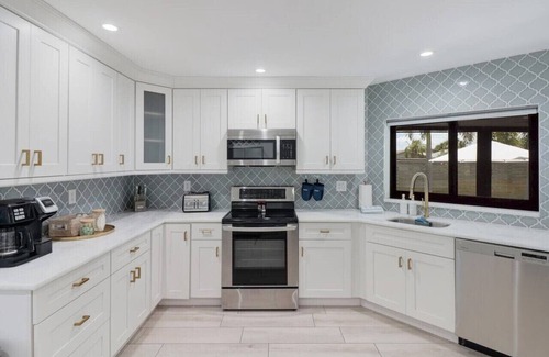Lake Ida Shores Apartment | Delray Bungalow/3BR 2BA East Delray Pool Home