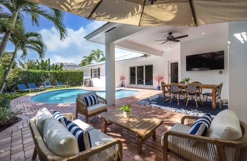 Lake Ida Shores House | Delray Getaway 3BR/3BA Pool Home Close to Beach