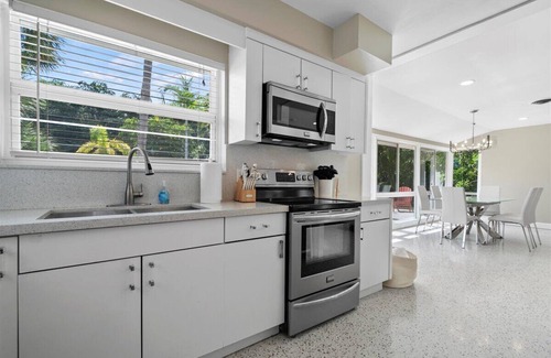 Marina District House | Delray Oasis- 1 Block to the Ave