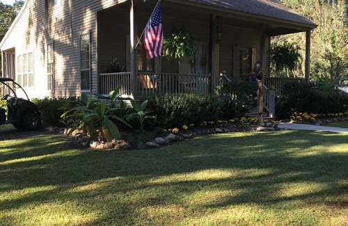 Lacombe Cottage | Delta Oaks great for relaxing or water adventures