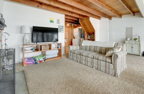 Delton House | Delton Vacation Rental w/ On-Site Lake Access!